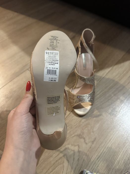 Обувки на ток с камъни