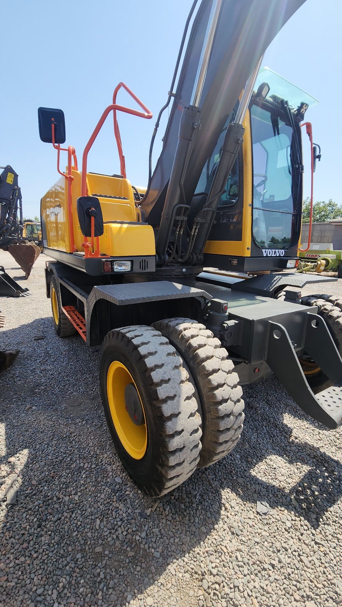 Ekskavator Volvo EW145B 2014 yil sotiladi