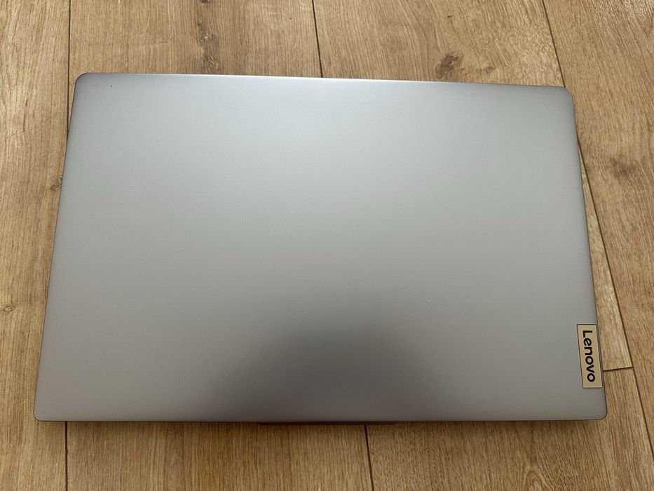 Лаптоп Lenovo Slim 3 15.6" 16GB RAM 512GB SSD