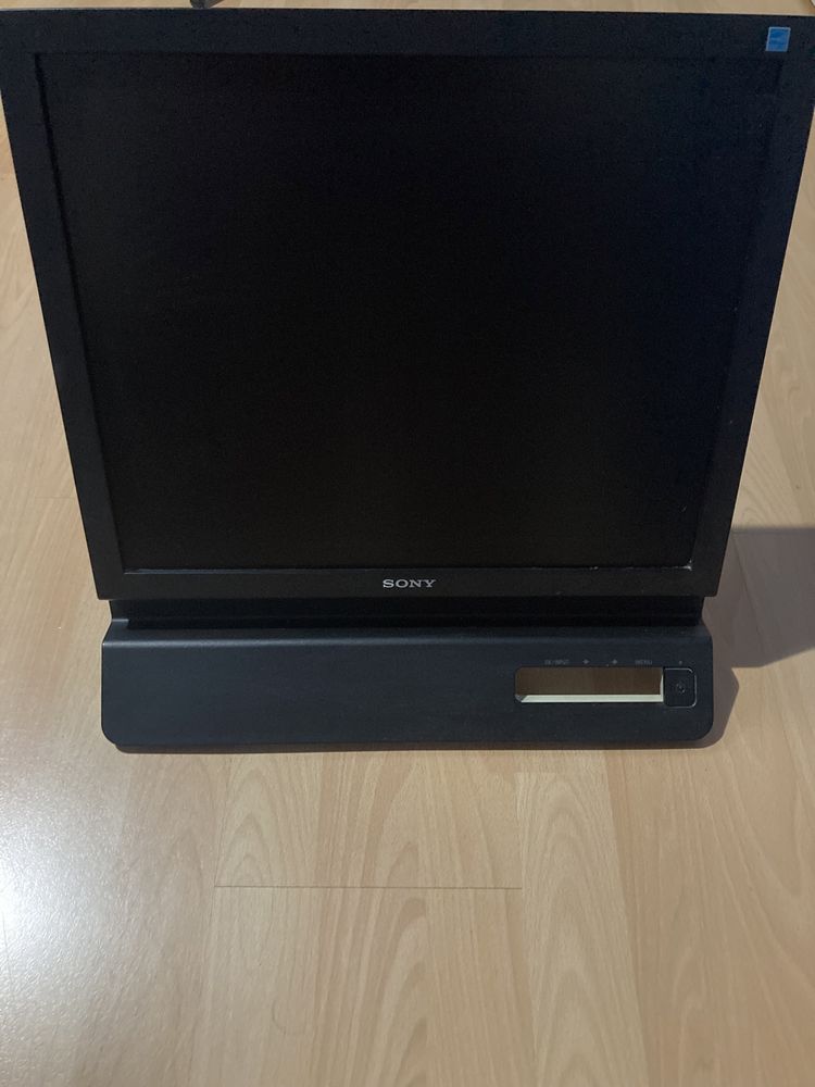 Продавам монитор Sony Sdm e96d-19 инча