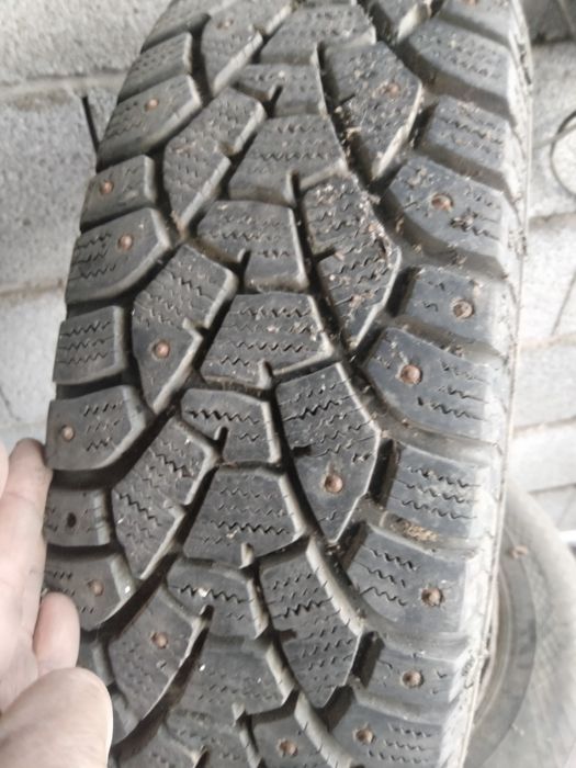 Шины  р 14 1 штук почти новая.1775р14/70/14