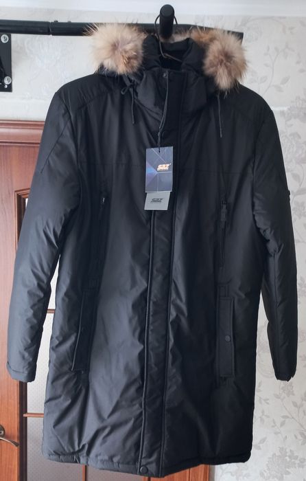Продам новую зимнюю куртку р 52