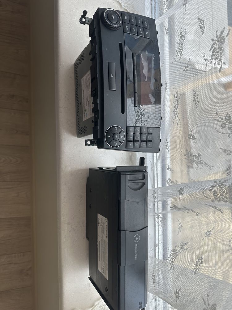 Продавам оригинален CD касетофон и cd changer за w203