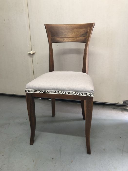 Scaune din lemn masiv de tec (teak).