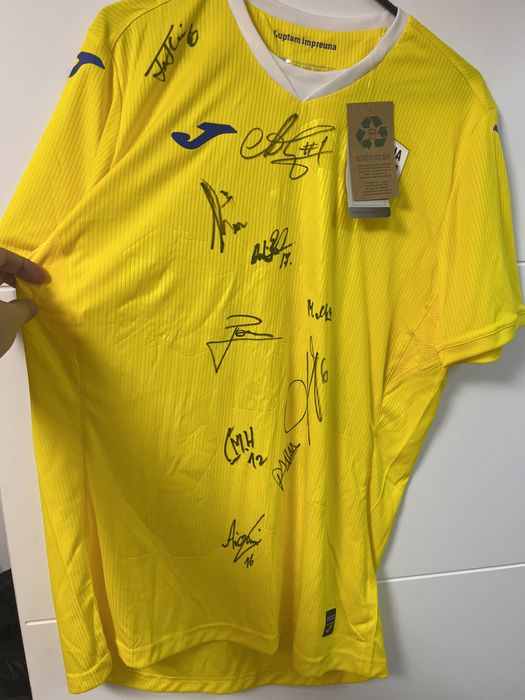 Tricouri echipa nationala de fotbal a Romanie cu autografe jucatorilor