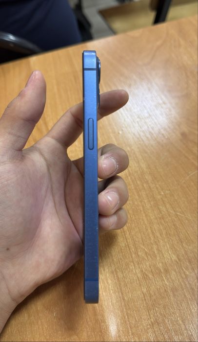 Продам iPhone 13