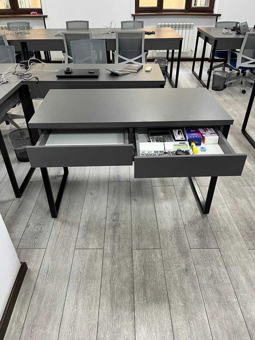 Столы для офиса и кресло