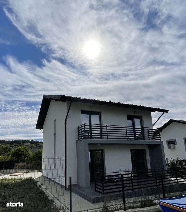 Casă individuală P+E1 de vânzare 150 mp Bucium