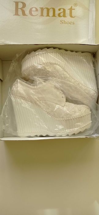 Дамски луксозни обувки на висока платформа REMAT