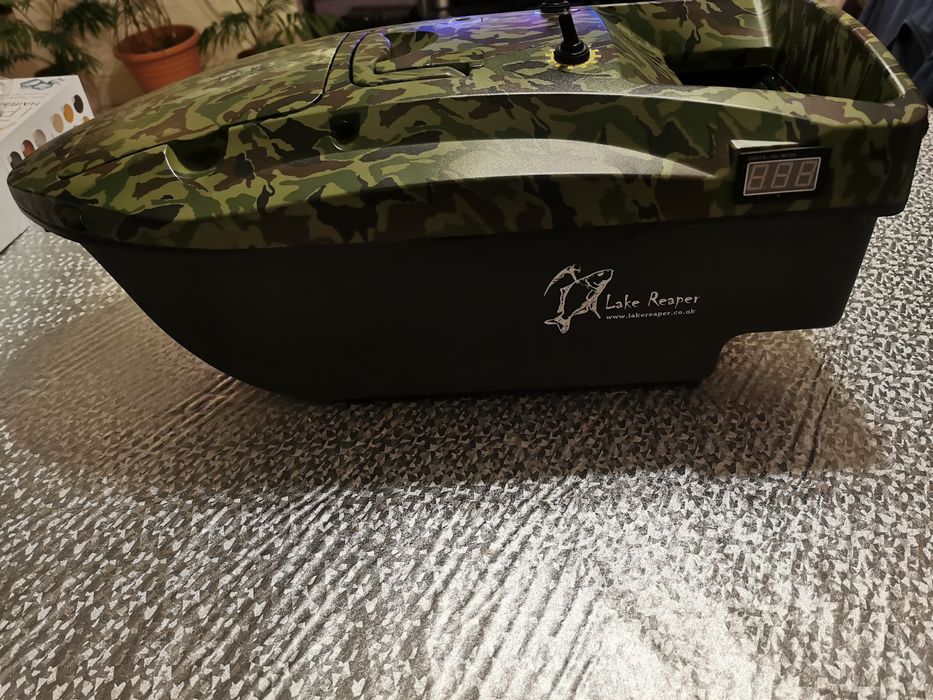 Лотка за захранване