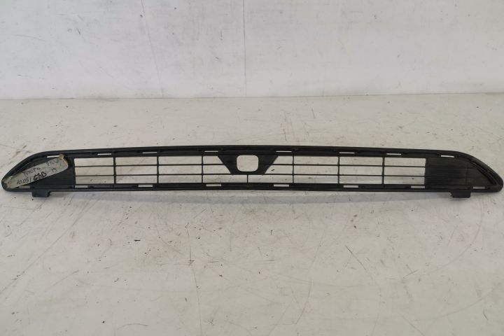 Оригинална долна предна централна решетка в добро състояние Тойота РАВ