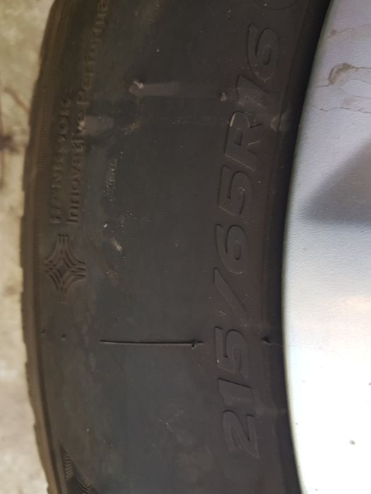 Vand 4 anvelope iarna ca noi Hankook icept RS3 215/65/16