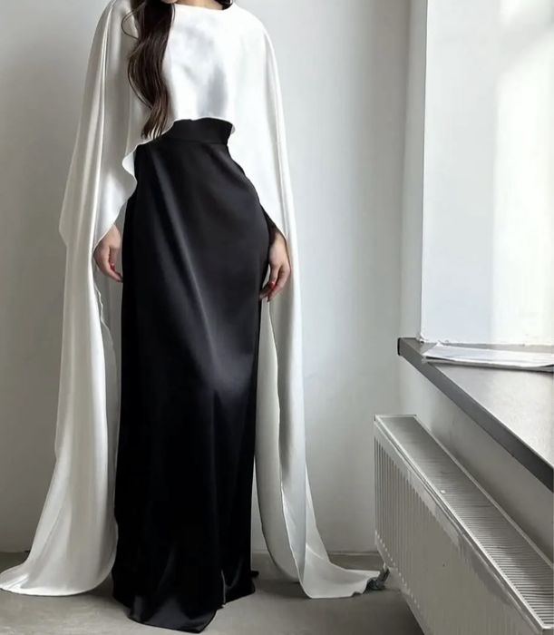 Продам платье с накидкой