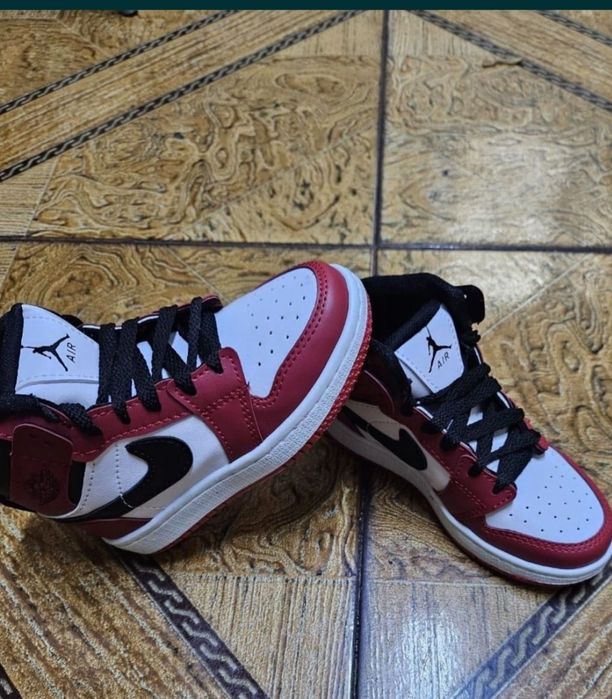 Lichidare stoc!Ghete jordan copii 31 si 32