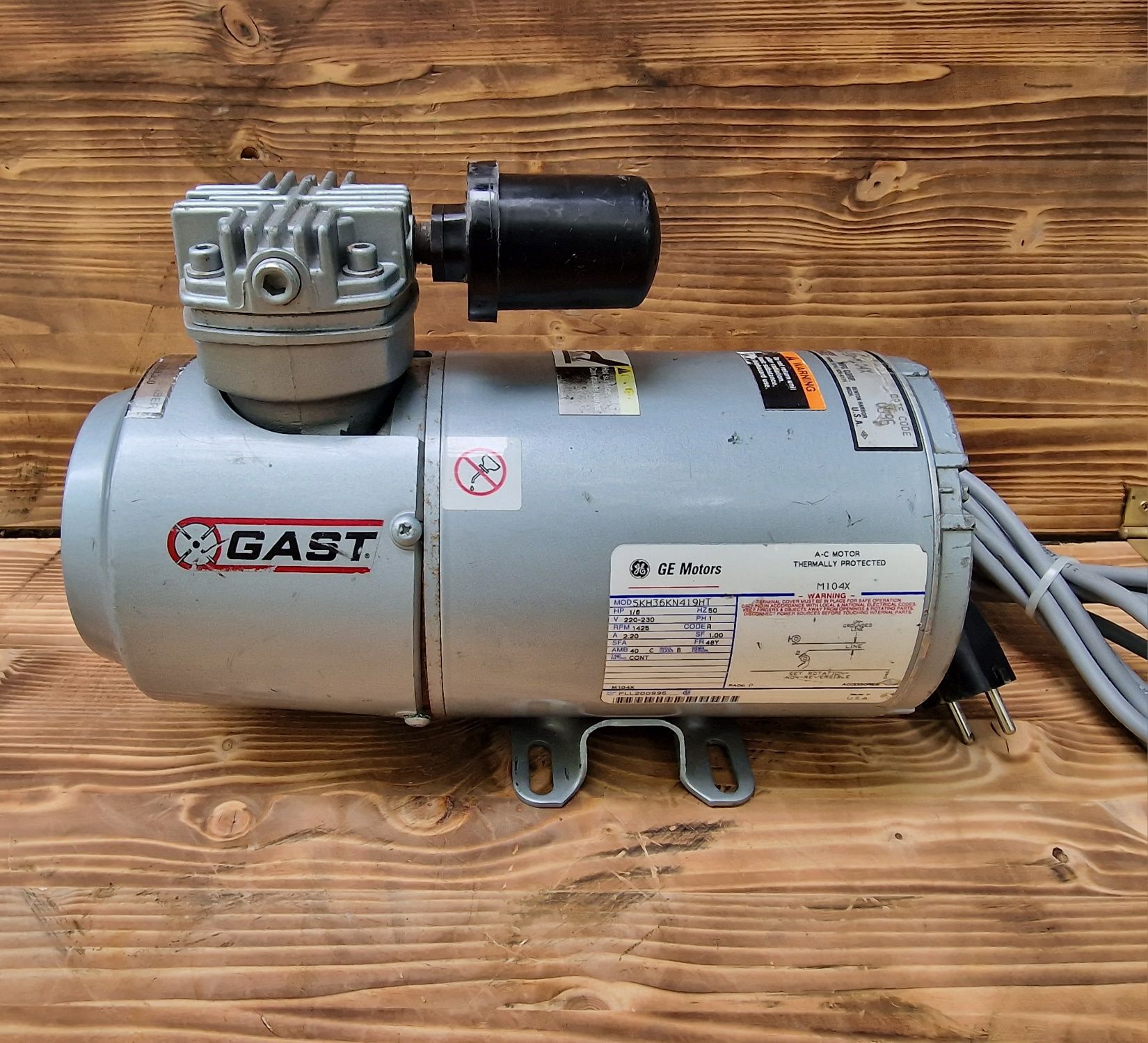 Compresor GAST, pompa vacuum, USA, aer uscat