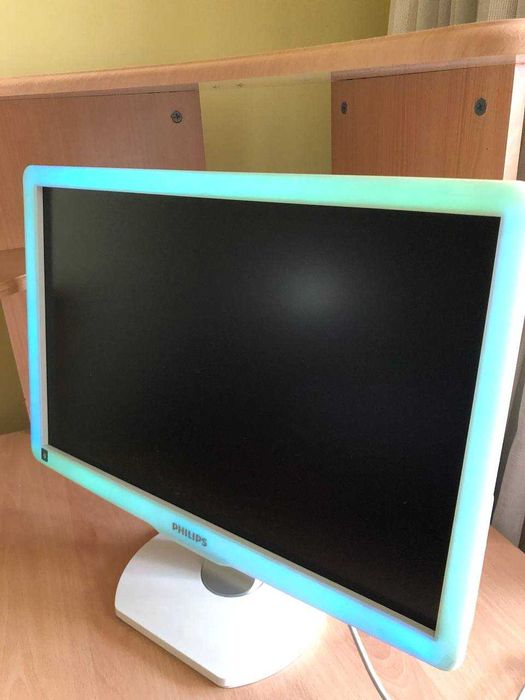 Монитор Philips в идеальном состоянии 60 см с светодиодной подсветкой