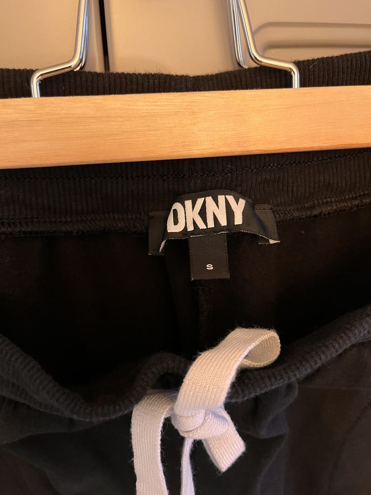 Pantaloni trening DKNY