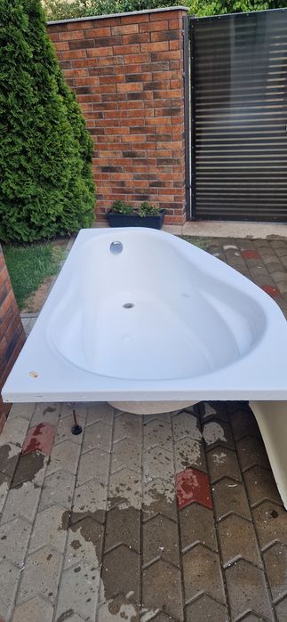 Cada Belform asimetrica pe colț dreapta