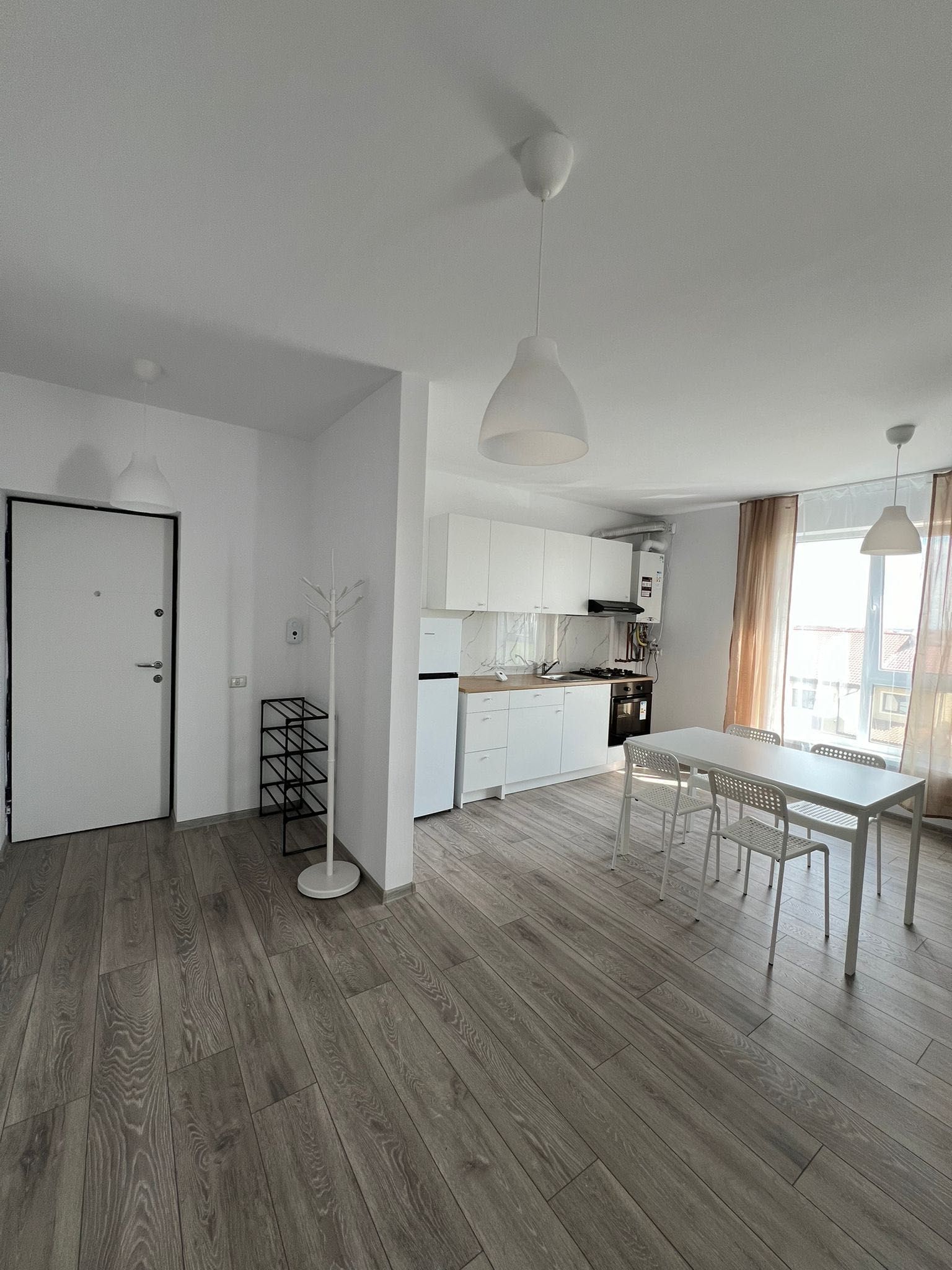 Apartament cu 2 camere de închiriat