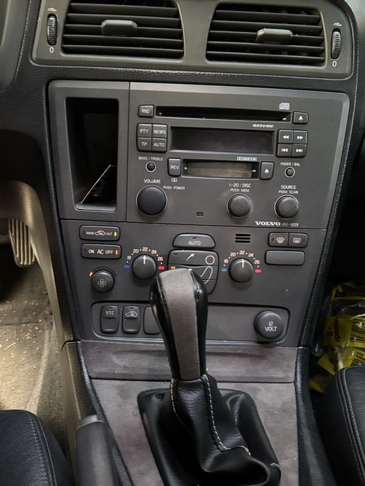 Продавам Volvo s60-2.4 D5
