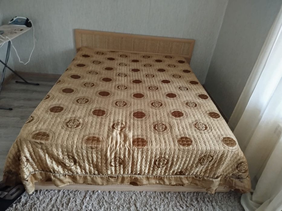 Продам кровать и туалетный столик