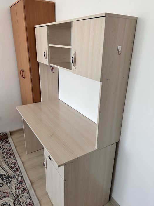 Учебный стол с шкафами