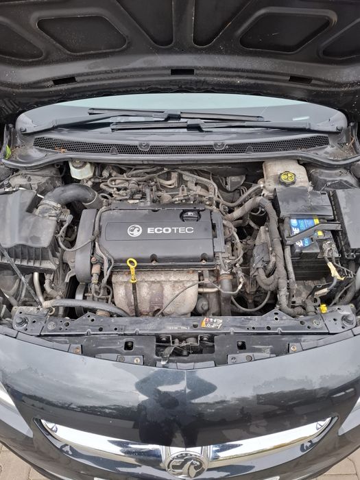 Vând Opel Astra J Facelift