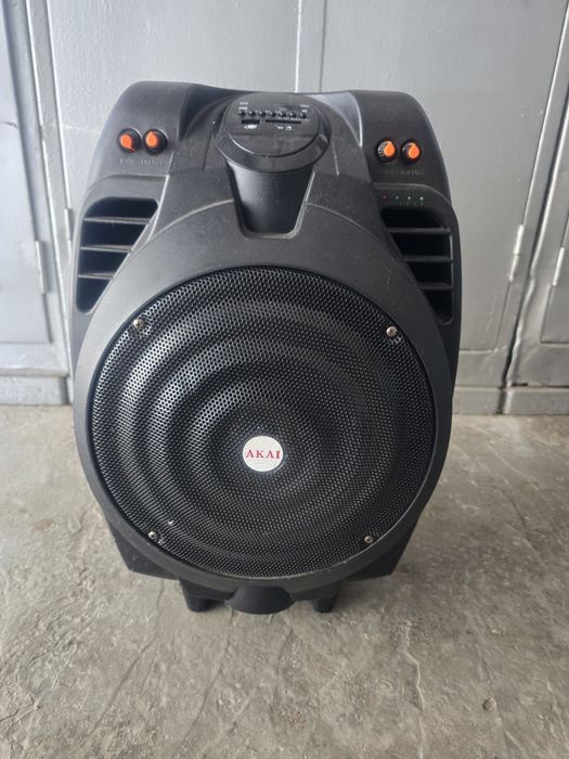 Vând boxă AKAI SS023A--X10