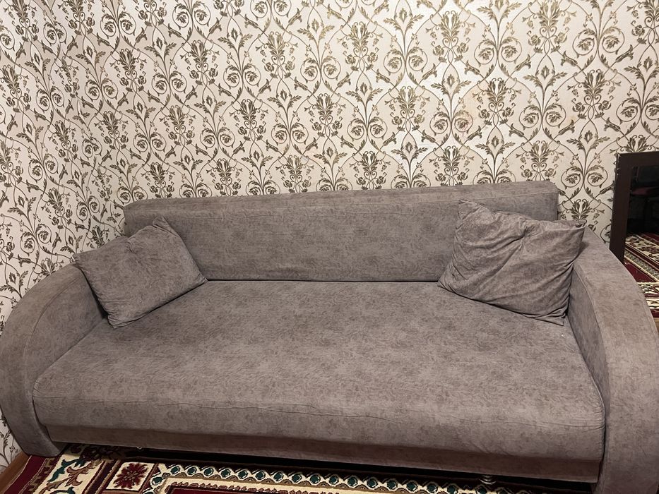 Продаю диван в хорошем состояний