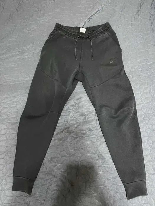 nike tech pantaloni