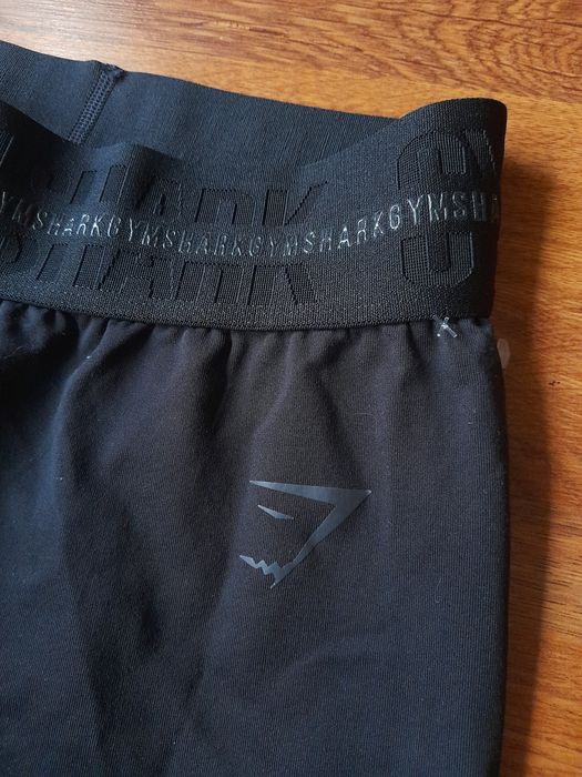 GYMSHARK  Nike дамски клин и тениска S- M размер.