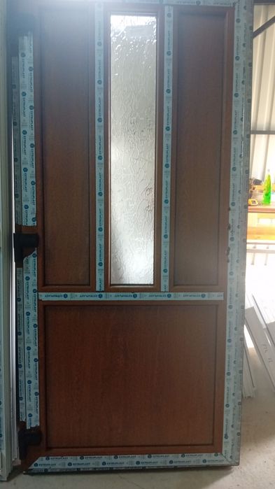 Vând ușa Termopan și geamuri