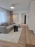 Proprietar. Vand apart 3 camere foarte central, modern, NOU