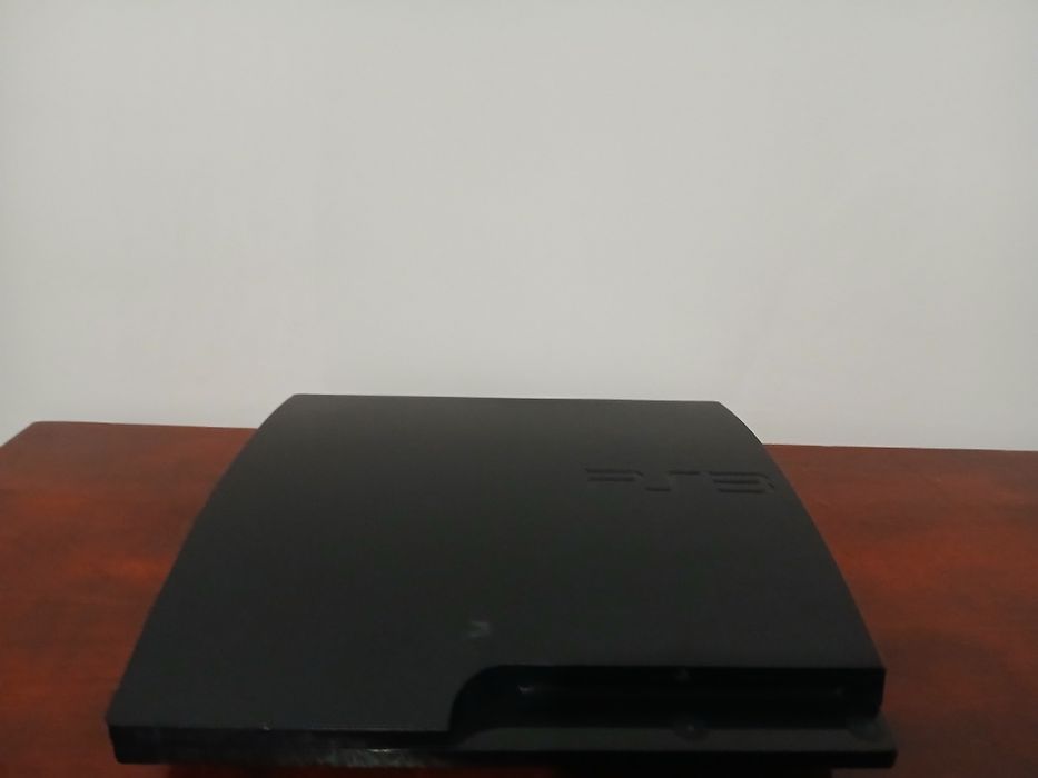 Vând ps3 cu o manetă