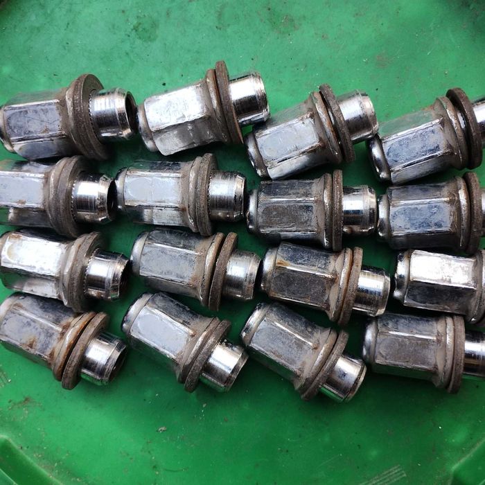 Продавам на части Тойота Корола