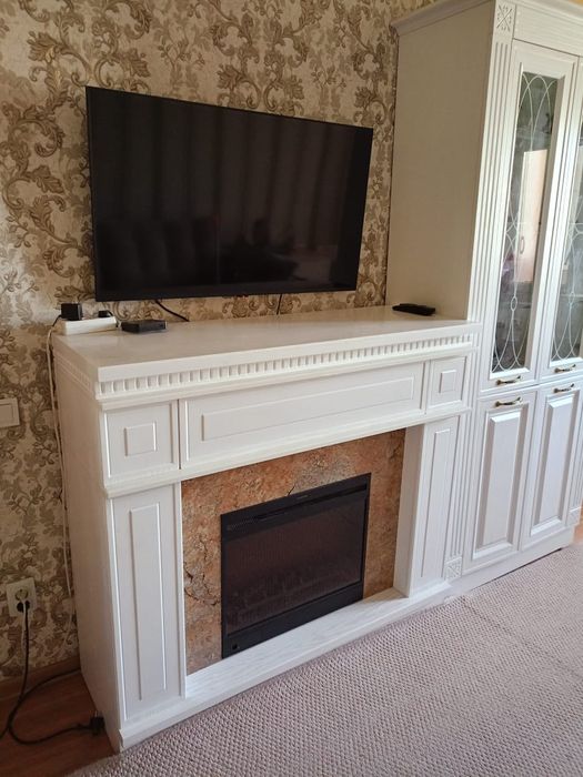 Продам сервант с камином