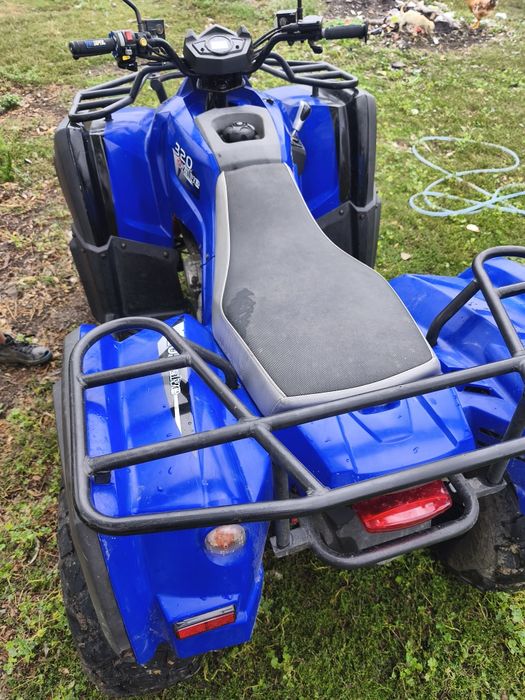 Vând ateveu 4x4 motor 375cc puțin folosit