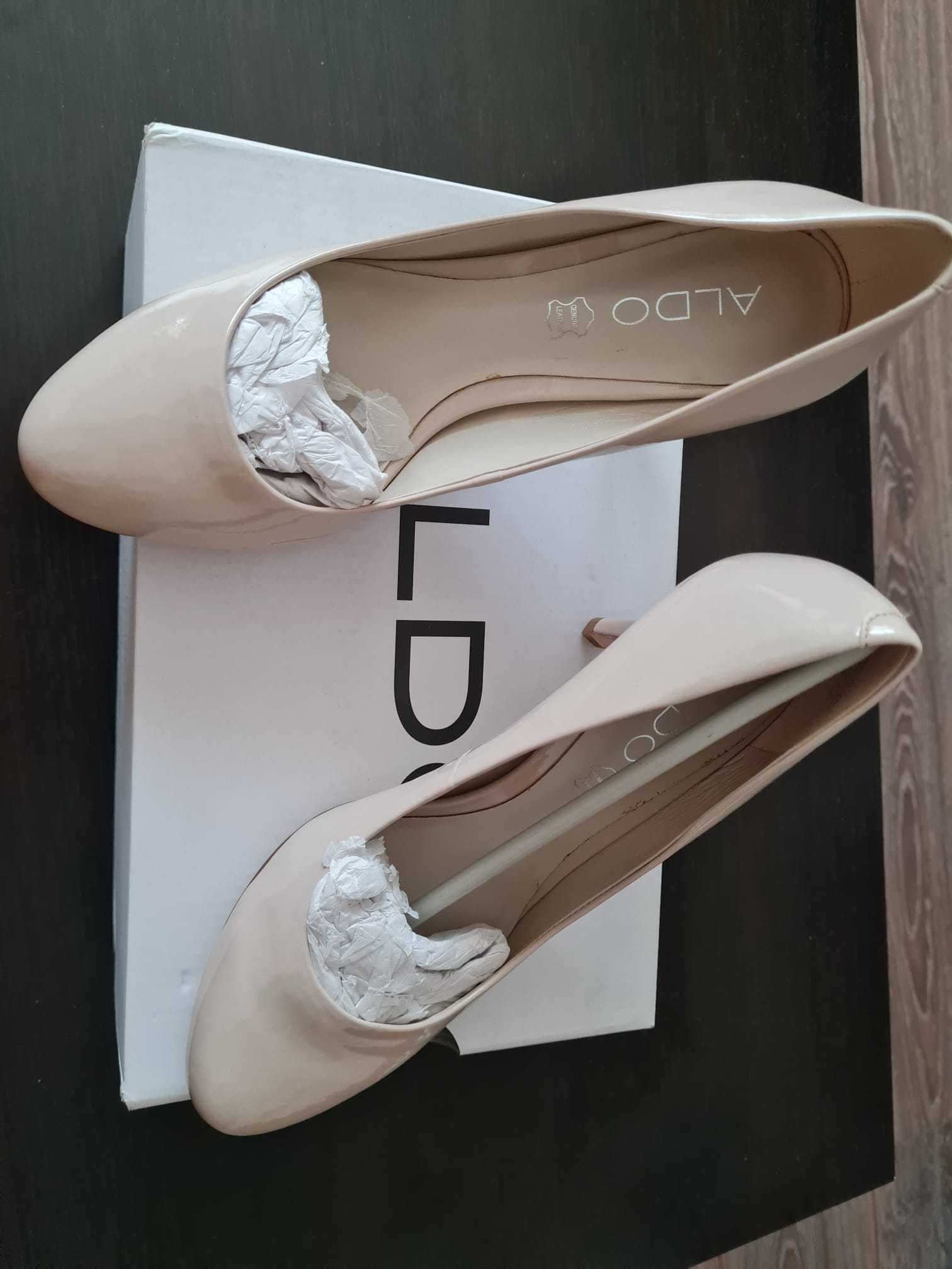 Pantofi nude eleganti cu toc