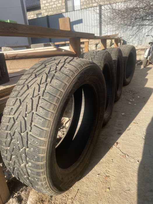 Шины зимние шипы 215/55 R17
