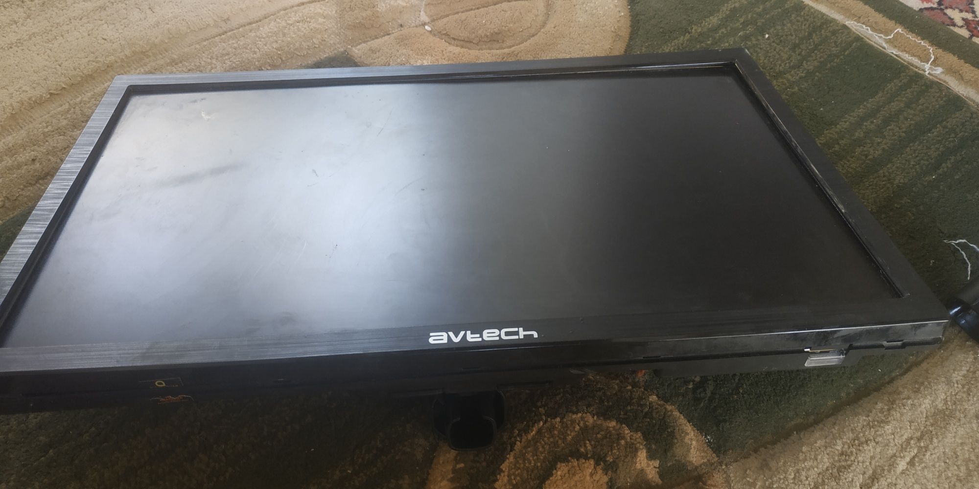 Monitor avtech 22 led zapchas