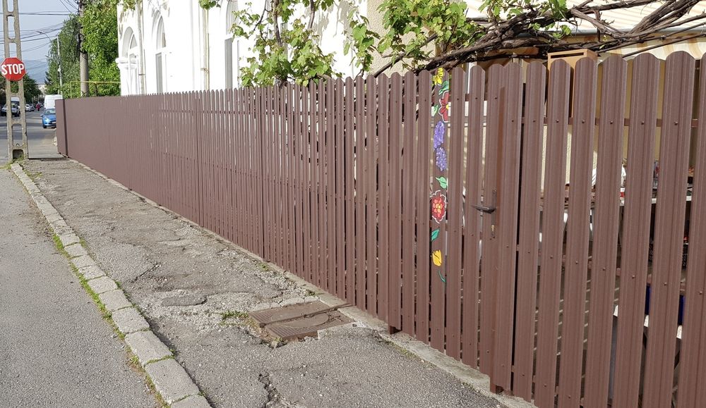 Construim garduri din sipca metalica, tabla cutata, plasa bordurata