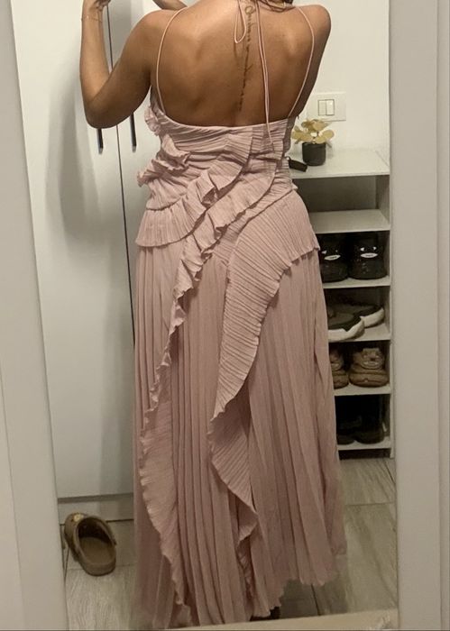 Rochie cu volane roz pudră