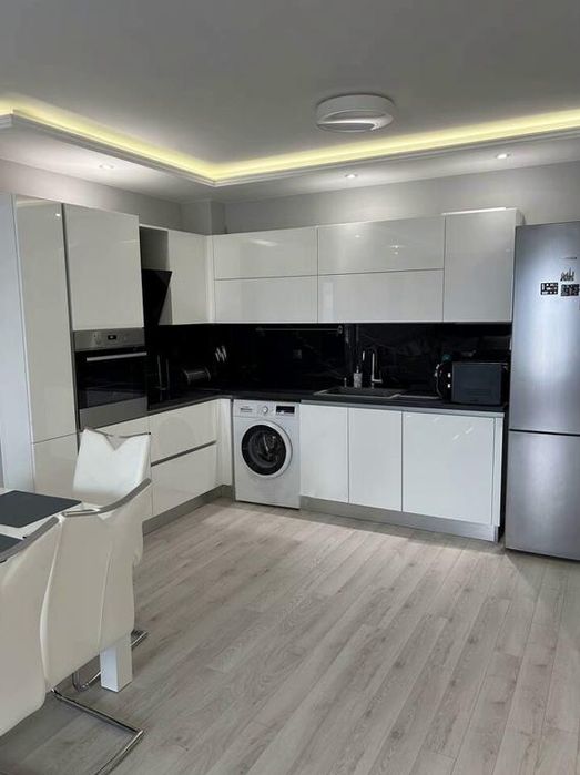 Дава се под наем Тристаен апартамент в Пловдив, Тракия - 110 кв.м за 765 € - Снимка #2