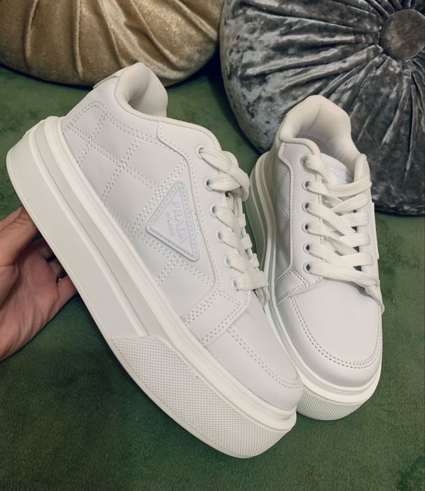 Adidasi Prada marimea 38