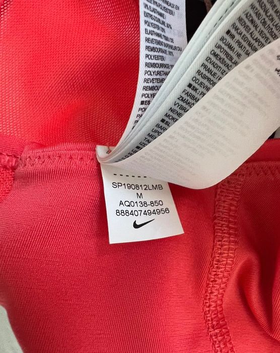 Чисто ново спортно бюстие Nike