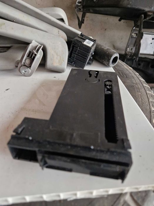 Интеркулер,къпхолдери ABS модули, педали и много други части.