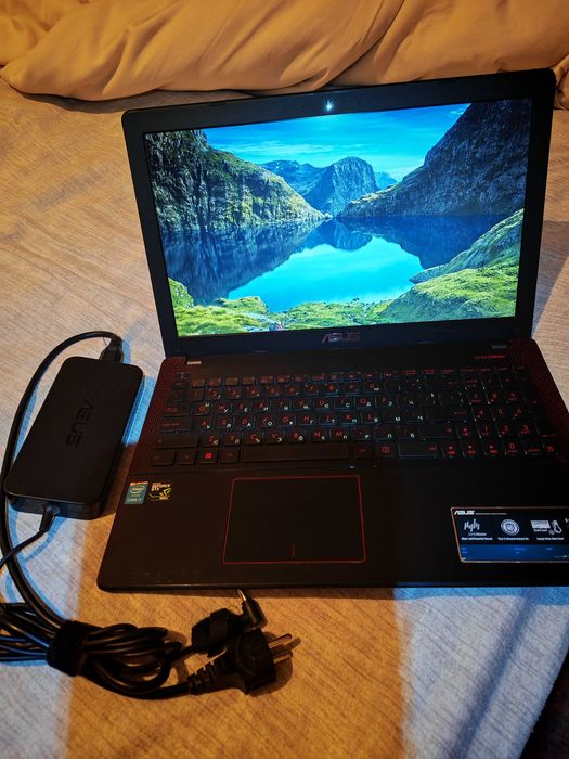Лаптоп Asus K550J - Intel i7 - NVidia GTX 950M- 12 gb Ram - 1TB hard