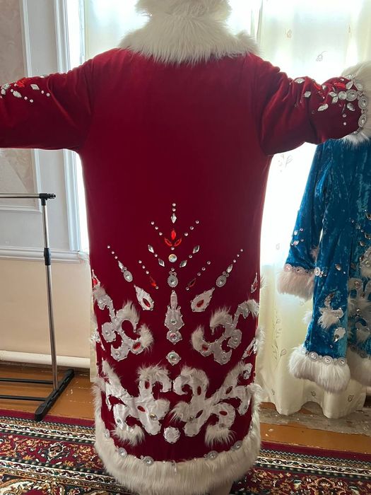 Продается или сдается в аренду костюм Деда Мороза И Снегурочки