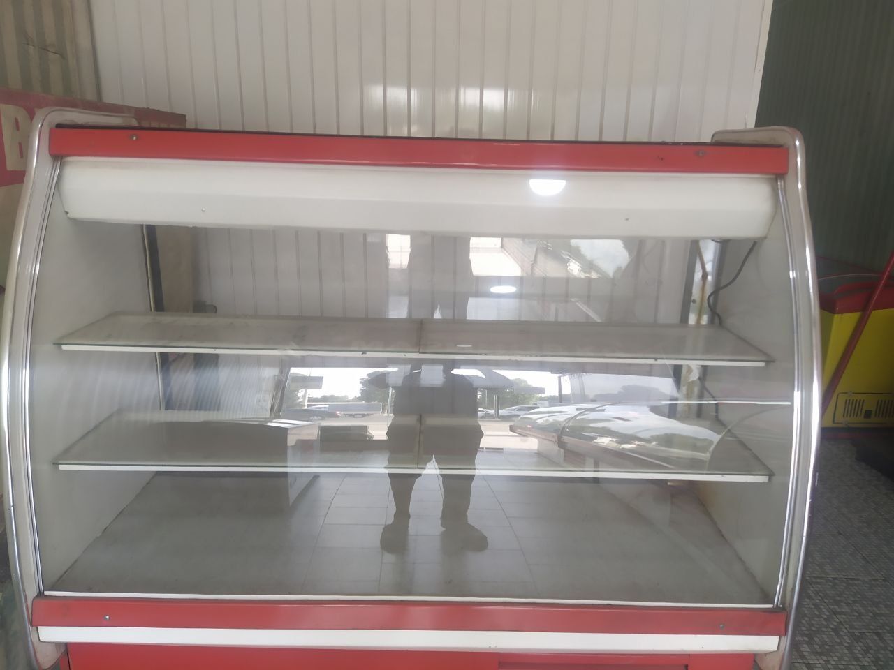 Холодильник витрина