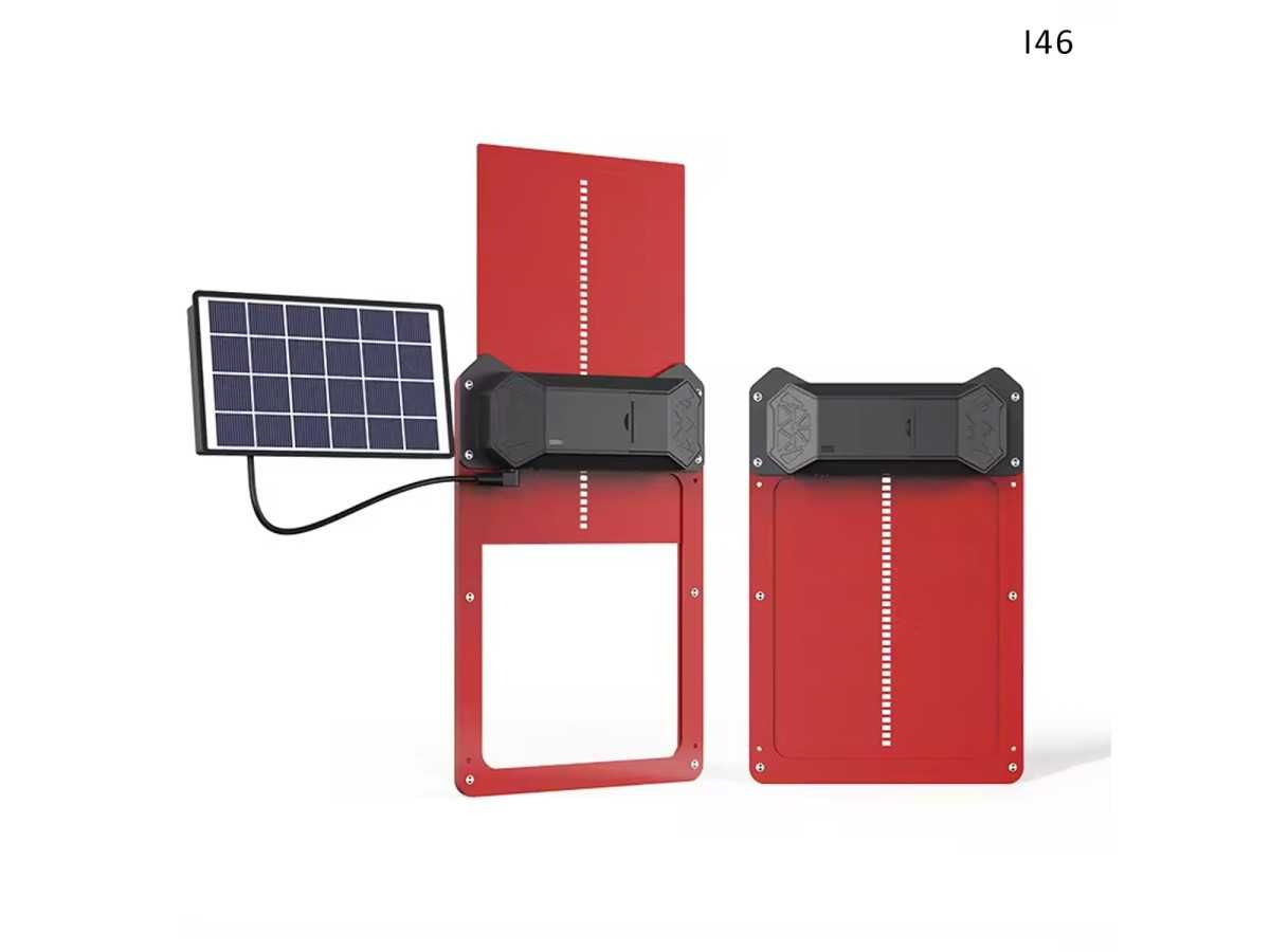 Ușă solară automată pentru coș de găini roșie